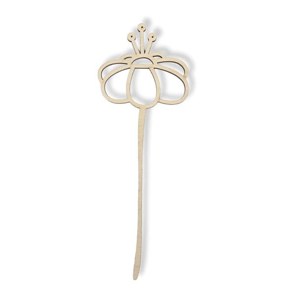 Drewniany Kwiat Ażurowy Cieńszy 19,8 cm Dekoracja DIY Drewniany kwiat ażurowy cieńszy 19,8 cm dekoracja DIY ze sklejki w całości widoczny na białym tle z cieniem.