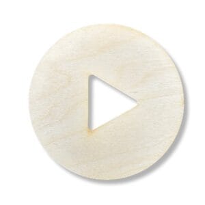 Okrągły Dekor DIY ze Sklejki 10 cm Cięty Laserowo 1 szt Okrągły dekor DIY ze sklejki o średnicy 10 cm z wyciętym laserowo symbolem play na białym tle.