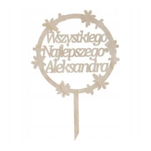 Okrągły, personalizowany topper urodzinowy z drewna sklejki o średnicy 18 cm z wygrawerowanym napisem Wszystkiego Najlepszego i imieniem Aleksandra.