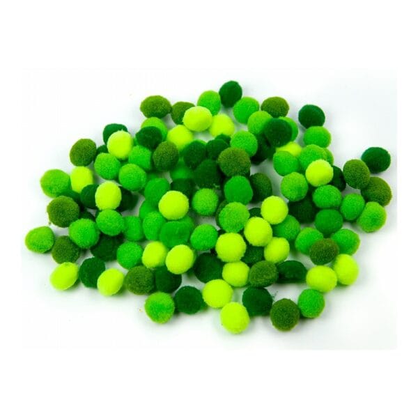 Zielone Pompony Poliestrowe 1 cm 100 szt Mini Kuleczki Dekoracyjne Zielone pompony poliestrowe 1 cm 100 sztuk mini kuleczki dekoracyjne wysypane na białym tle.