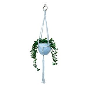 Kwietnik Makrama Boho Ręcznie Robiony Bawełniany Ok. 80 cm Bawełniany kwietnik makrama boho ręcznie robiony o długości ok. 80 cm, zawieszony z doniczką i rośliną.