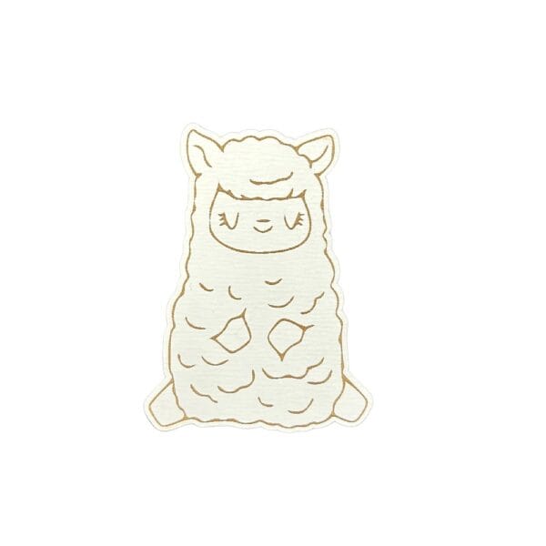 Baza zawieszka dekoracyjna HDF jednostronnie biała z grawerem w kształcie kawaii alpaki o wymiarach 6,2 x 4,6 cm.