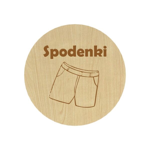 Okrągła plakietka organizacyjna Spodenki z klonowego HDF o średnicy 8 cm z czytelnym piktogramem ubrań.