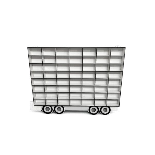 Biała półka organizer na resoraki z płyty HDF w kształcie ciężarówki o wymiarach 69x52 cm z widocznymi kołami.
