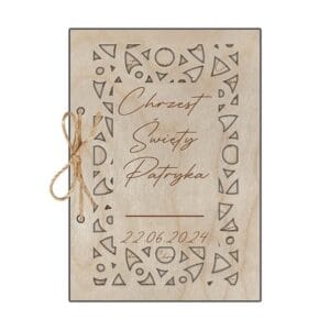 Drewniana kartka grawerowana na chrzest personalizowana pamiątka z wygrawerowanym napisem Chrzest Święty Patryka i datą.