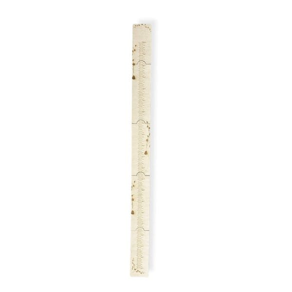 Drewniana miarka wzrostu dziecka ze sklejki cięta laserowo w formie puzzli, z zakresem pomiarowym 65-165 cm.