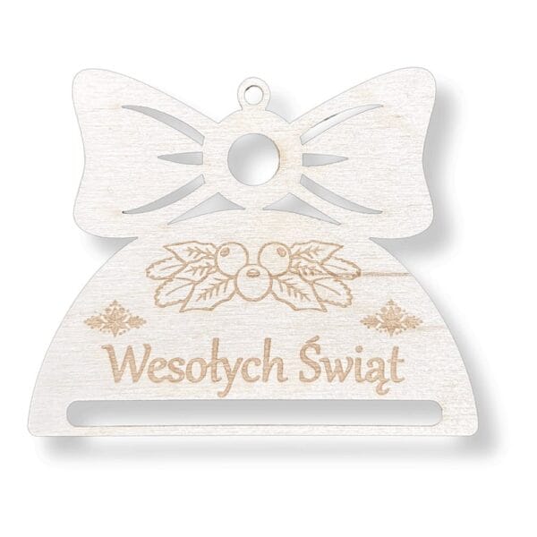 Drewniana półbombka Wesołych Świąt o wymiarach 10,3 x 8,5 cm z grawerem i otworem do zawieszenia.