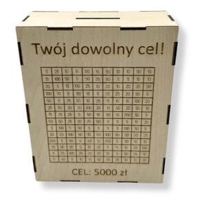 Drewniana skarbonka z grawerem 20x16x7 cm na cele oszczędnościowe z widoczną tabelką kwot do odznaczania i napisem Twój dowolny cel.