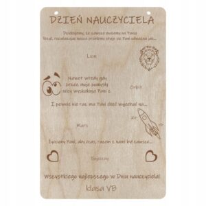 Drewniana tabliczka batonowa personalizowana z grawerem na Dzień Nauczyciela z miejscem na słodycze i życzeniami.