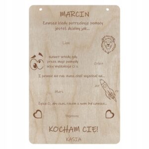 Drewniana Tabliczka na Słodycze Personalizowana Prezent na Dzień Chłopaka/Mężczyzny, 21 x 32 cm Drewniana tabliczka na słodycze dla Marcina z miejscem na czekoladki i personalizowanym grawerem od Kasi.