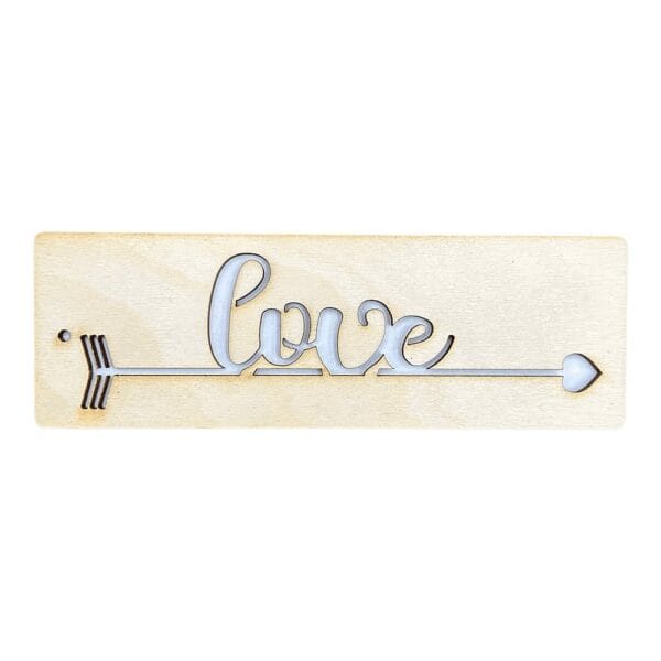 Drewniana zakładka do książki „Love” cięta laserowo ze sklejki o wymiarach 5 x 15 cm.