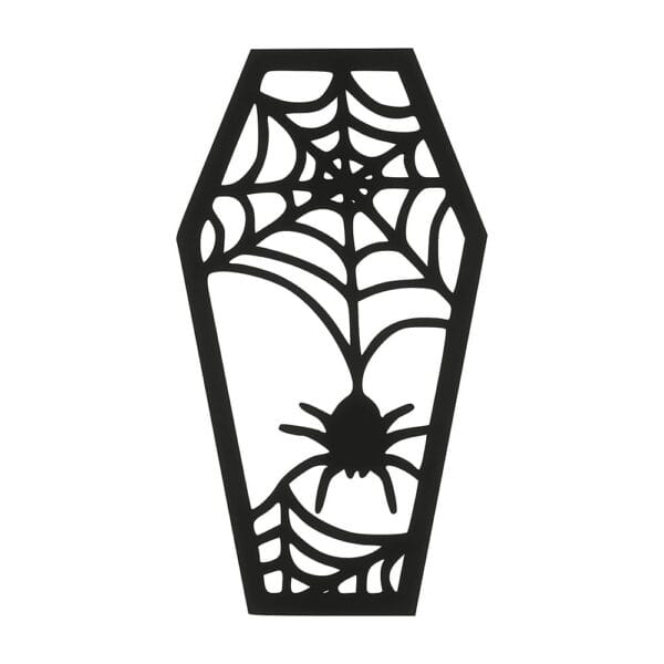 Drewniana zawieszka halloween czarna trumna z pająkami 7,5 x 14 cm prezentuje ażurowy wzór z pajęczyną i pająkiem.