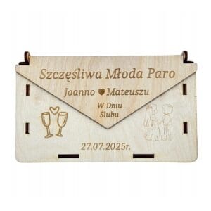 Drewniane pudełko na pieniądze ślubne personalizowane z życzeniami, grawerowane imionami Joanno i Mateuszu oraz datą ślubu.