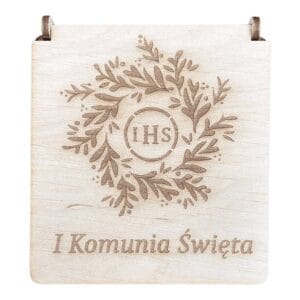 Drewniane pudełko pamiątka na Komunię Świętą z wygrawerowanym wieńcem i napisem IHS oraz I Komunia Święta.