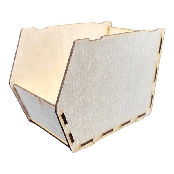 Drewniane pudełko warsztatowe laserowo cięte ze sklejki 8,7 x 16x11,6 cm w ujęciu od przodu.