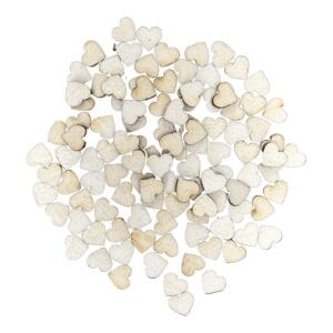Dekoracyjne Serduszka Mini Scrapki 1 cm 100 szt Zestaw dekoracyjnych serduszek mini scrapków o wymiarach 1 cm, przedstawiający rozsypane na płasko elementy w liczbie 100 sztuk.