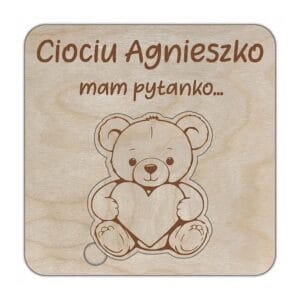 Drewniane Zaproszenie na Chrzest dla Cioci z Misiem Personalizowane Drewniane zaproszenie na chrzest dla cioci z personalizowanym grawerem oraz motywem misia trzymającego serce.