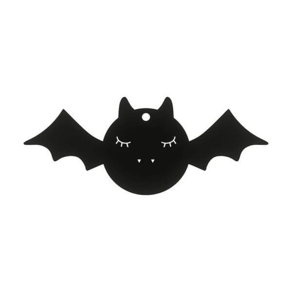 Drewniany Nietoperz Dekoracja Halloween Czarne HDF 15 cm Czarna, drewniana dekoracja Halloween w kształcie nietoperza o szerokości 15 cm z płyty HDF z otworem do zawieszenia.
