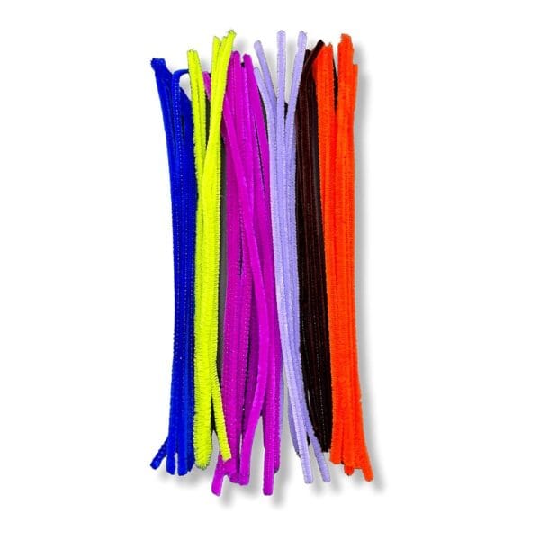 Druciki Kreatywne Puchate Kolorowe 30 cm 40 szt Zestaw 40 sztuk kolorowych drucików kreatwnych o długości 30 cm, ułożonych pionowo w wiązce na białym tle.