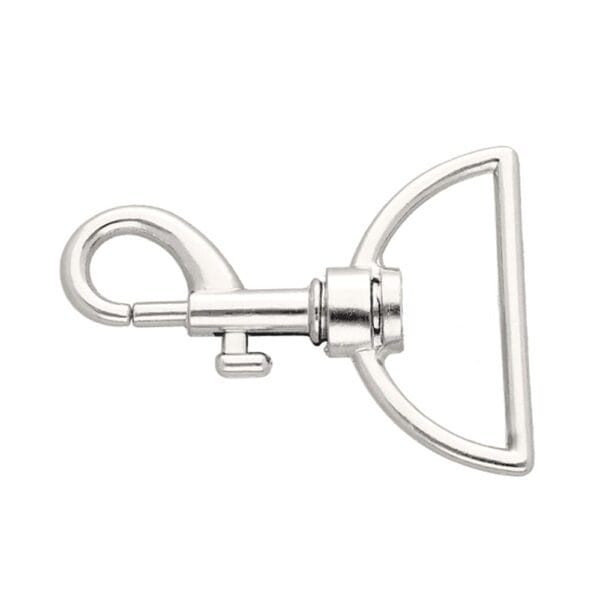 Metalowy karabińczyk niklowany o szerokości 38 mm z obrotowym D-ringiem do uniwersalnych zapięć.