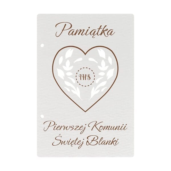 Personalizowana kartka książka na Pierwszą Komunię Świętą z białej płyty HDF 10,5 x 15,5 cm prezentuje grawerowany napis…