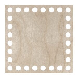 Kwadratowa baza ze sklejki brzozowej 10x10 cm z wyciętymi laserowo otworami do makramy i koszyków DIY.
