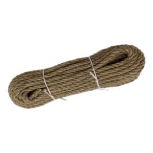 Zwinięta lina jutowa 10 mm x 25 m związana dwoma biały sznurkami na białym tle.