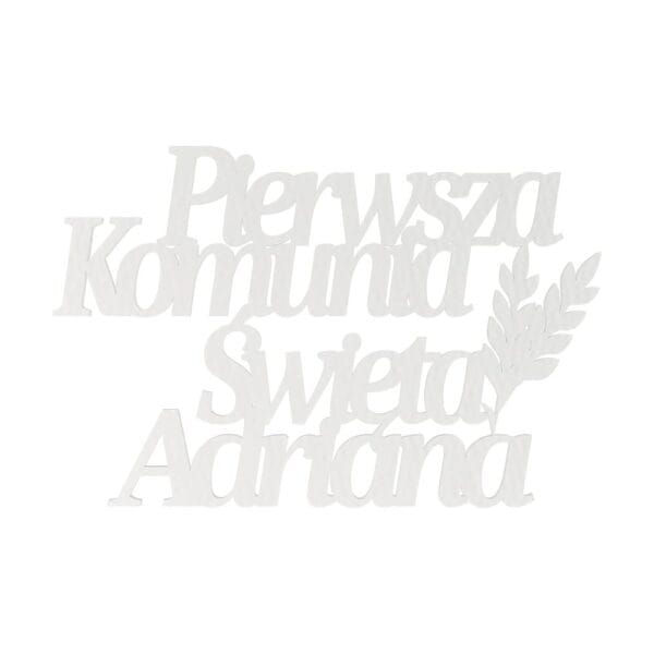 Personalizowany napis Pierwsza Komunia Święta z imieniem Adriana z białej płyty HDF o wymiarach 15,1x10 cm.