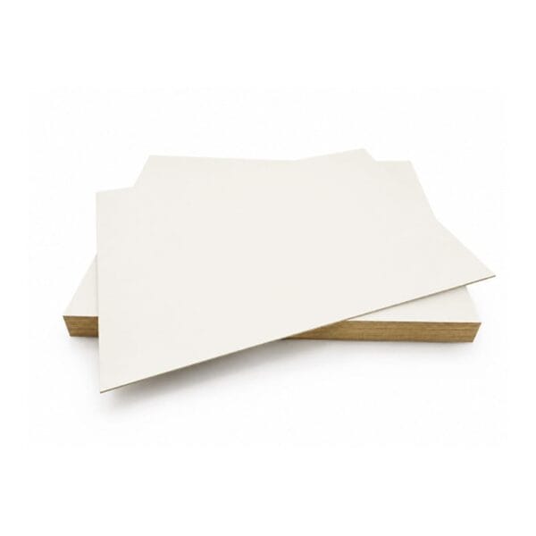 Pakiet białych dwustronnych płyt HDF 460x600 mm o grubości 3 mm w ilości 15 sztuk.