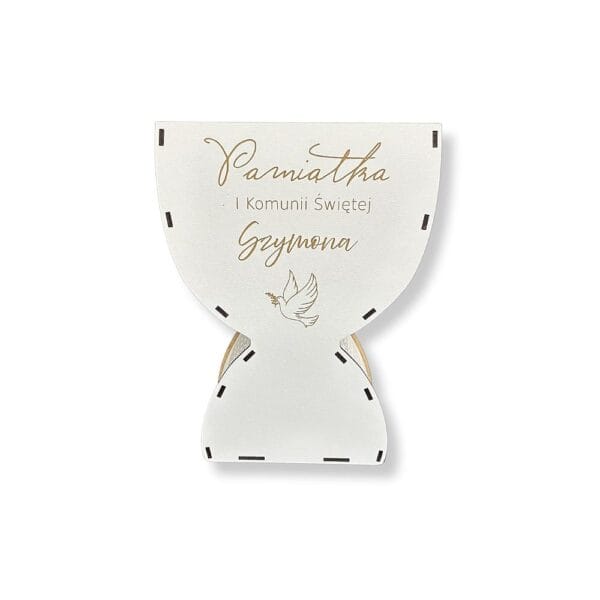 Personalizowana dekoracja Kielich Gołąb o wymiarach 25x18,5x8,5 cm z motywem IHS i grawerem na Pierwszą Komunię Świętą.