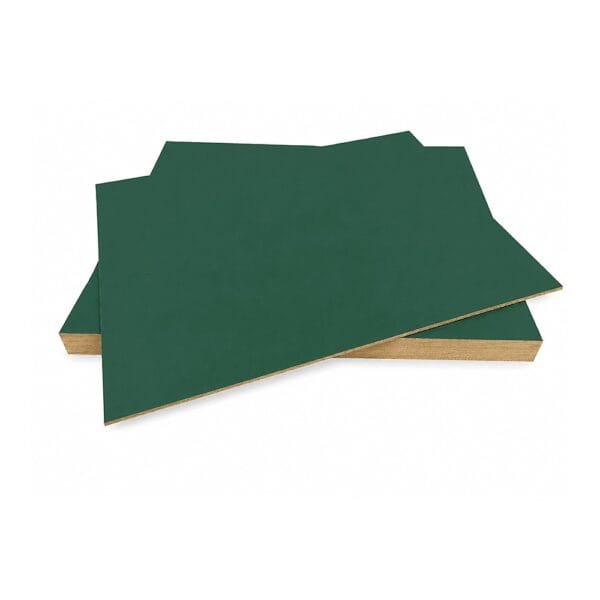 Zestaw zielonych płyt HDF o grubości 3 mm i wymiarach 460 x 600 mm w ilości 15 sztuk.