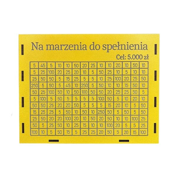 Żółta skarbonka wykreślanka personalizowana z płyty HDF z wygrawerowaną tabelą z kwotami do zbierania pieniędzy na cel.
