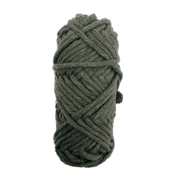 Sznurek Bawełniany Khaki 3 mm 20 m Skręcany do Makramy i Rękodzieła Zwinięty w motek sznurek bawełniany khaki 3 mm 20 m skręcany do makramy i rękodzieła, prezentowany na białym tle.