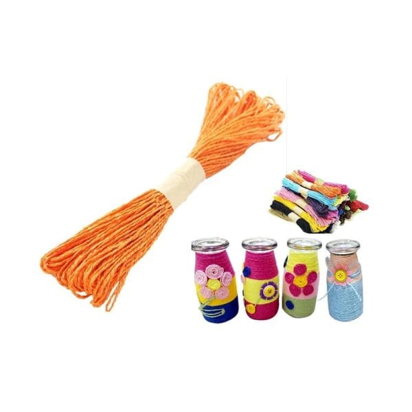 Sznurek Papierowy Pomarańczowy 2 mm 30 m Idealny do DIY i Rękodzieła Duży motek pomarańczowego sznurka papierowego oraz mniejsze kolorowe motki i słoiczki ozdobione rękodziełem.