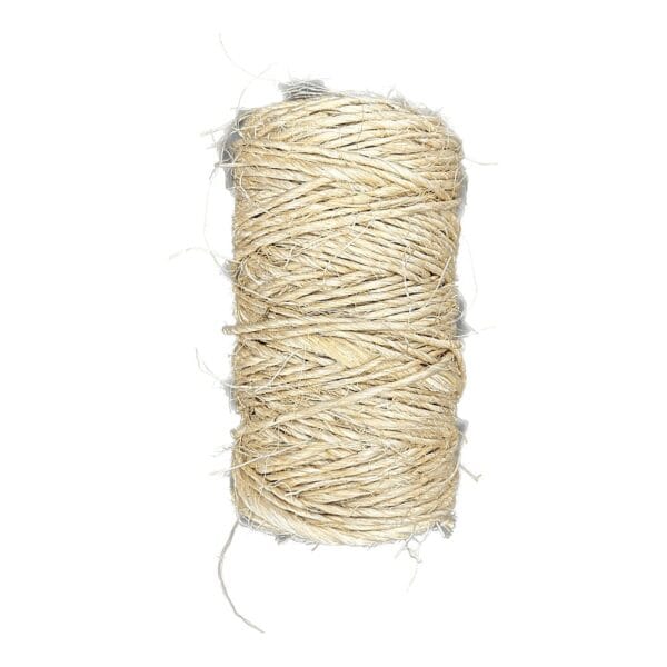 Sznurek Sizalowy Naturalny 75 m 2 mm Wytrzymały do Dekoracji DIY Naturalny sznurek sizalowy 75 m i 2 mm zwinięty w pionową, beżową szpulę z widocznymi włóknami.