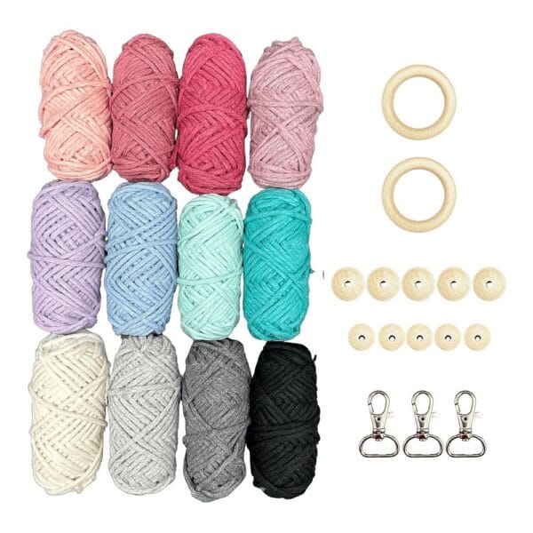 Zestaw do Makramy: 240 m Kolorowy Sznurek Bawełniany 3 mm + Akcesoria DIY Zestaw do makramy zawierający 12 motków bawełnianego sznurka w różnych kolorach oraz drewniane i metalowe akcesoria DIY.