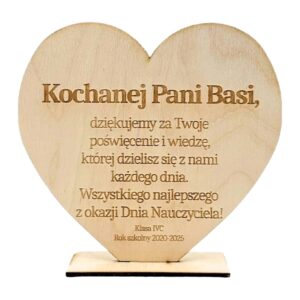 Drewniane Serce z Grawerem na Podstawce 14 x 15 cm Personalizowany Prezent Podziękowanie Drewniane serce z grawerem podziękowania dla nauczyciela na podstawce
