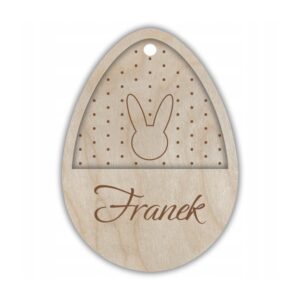 Personalizowana drewniana zawieszka wielkanocna jajko o wysokości 9 cm z wygrawerowanym imieniem Franek.
